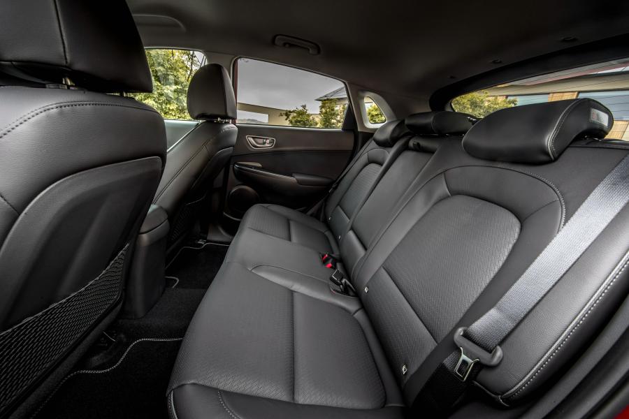Интерьер Hyundai Kona Electric (OS) 2018 года  (UK) (фото 7 из 40)